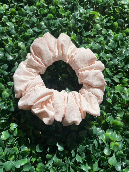 Satin Scrunchie | Rosa Claro Scrunchie | Moño de pelo